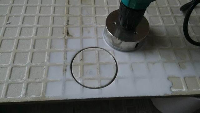 墙砖上打孔技巧视频(在墙砖上打孔怎么打墙砖才不会破) 墙砖上打孔技巧视频(在墙砖上打孔怎么打墙砖才不会破)